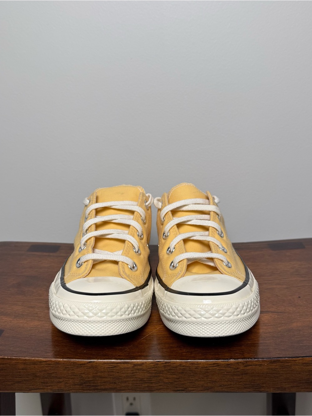 Converse Chuck Taylor All Star Low Top Yellow Women’s Size 6